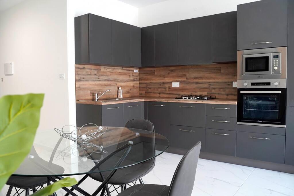 Luxurious Apartment Next To The Sea Gzira Eksteriør bilde